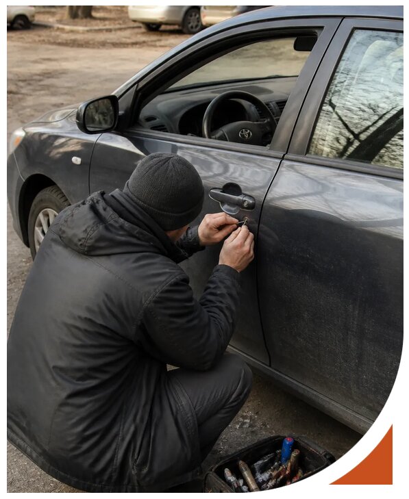 Профессиональное вскрытие автомобиля Тойота без повреждений в Сургуте